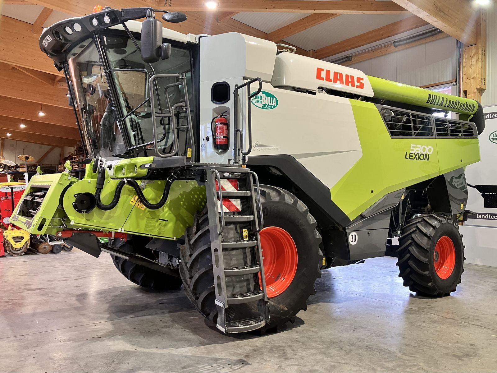 E-FARM: Claas Lexion 5300 - Moissoneuse-batteuse - id QFAICZC - 251 770 € - Année: 2021 - Lecture du nombre d'heure: 300,Puissance du moteur (chevaux): 313,Autriche