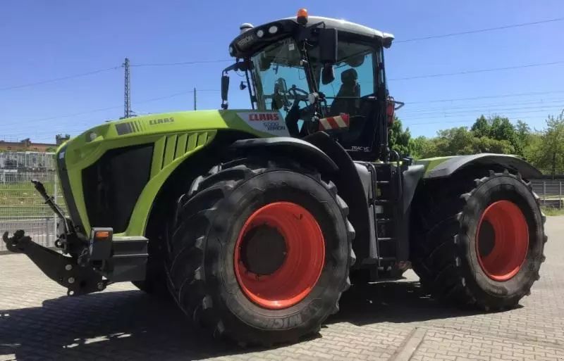 E-FARM: Claas Xerion 5000 TRAC VC - Traktor - id 4XGB8SU - 310.000 € - Baujahr: 2022 - Abgelesene Motorstunden: 2.656,Motorleistung (PS): 530,Deutschland