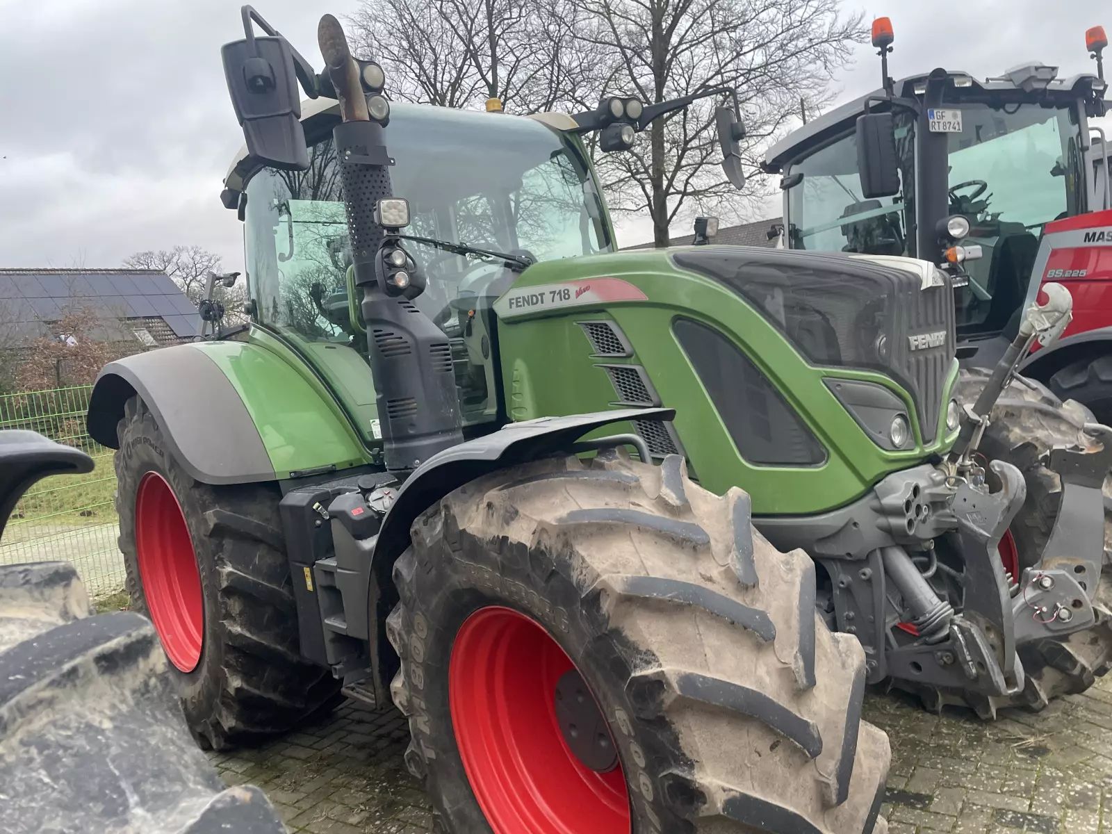 E-FARM: Fendt 718 Vario - Traktor - id CTCHPEP - 79.000 € - Baujahr: 2018 - Abgelesene Motorstunden: 8.879,Motorleistung (PS): 180,Deutschland
