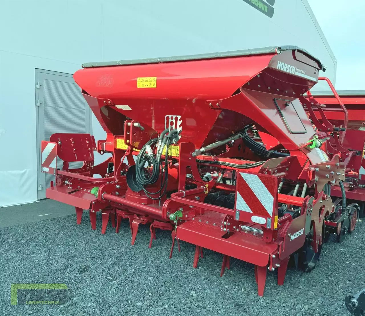 E-FARM: HORSCH Express 3 KR - Semoir - id DITHJIH - 48 500 € - Année: 2024 - Puissance du moteur (chevaux): 250,Allemagne