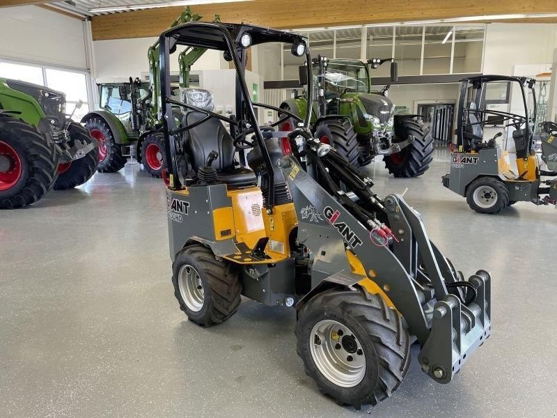 E-FARM: Giant g1200 hd - Csúszókerekes rakodógép - id EWTWBZE - 23 319 EUR - Gyártási év: 2023 - Németország
