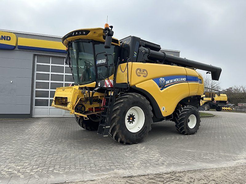 New Holland CH 7.70 Kombajn zbożowy 239 000 €