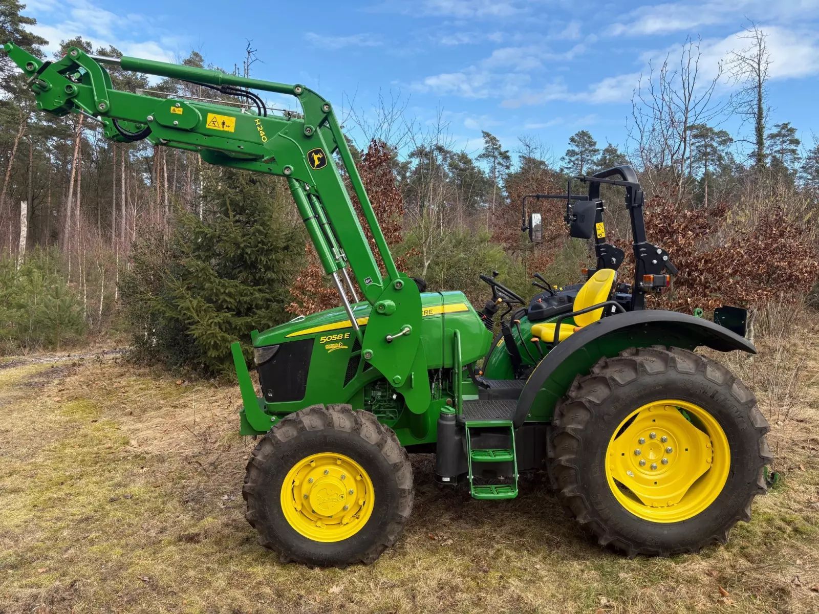 John Deere 5058 E Tractor €34,500