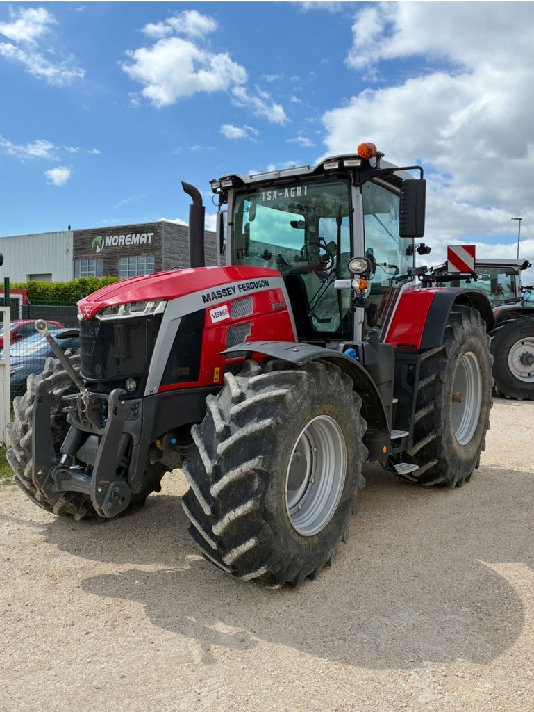 Massey Ferguson 8S.245 Tractor €139,500