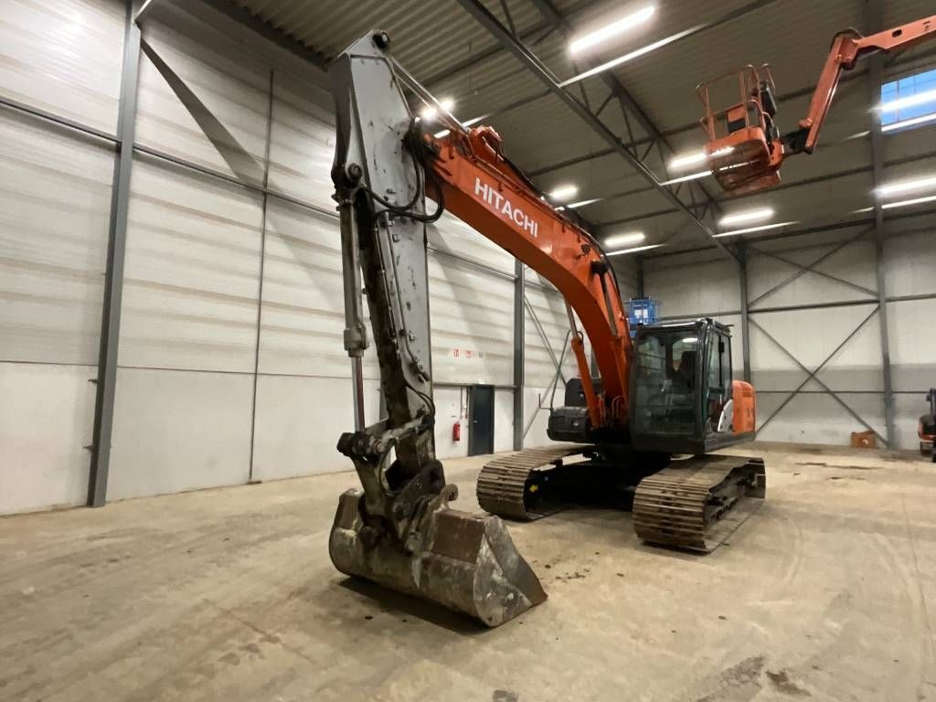 E-FARM: Hitachi zx 210 lc-5b - Crawler excavator - id SLTIL9Y