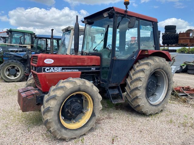 E-FARM: Case IH 743 - Tracteur - id 4KK8DG9 - Année: 1984 - Lecture du nombre d'heure: 10 548,Puissance du moteur (chevaux): 70,France