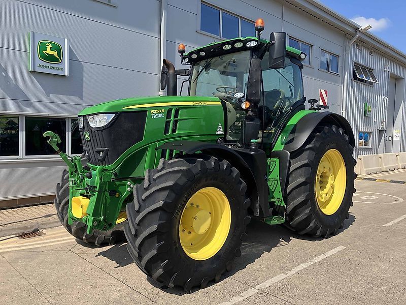 John Deere 6250R Tractor €131,156