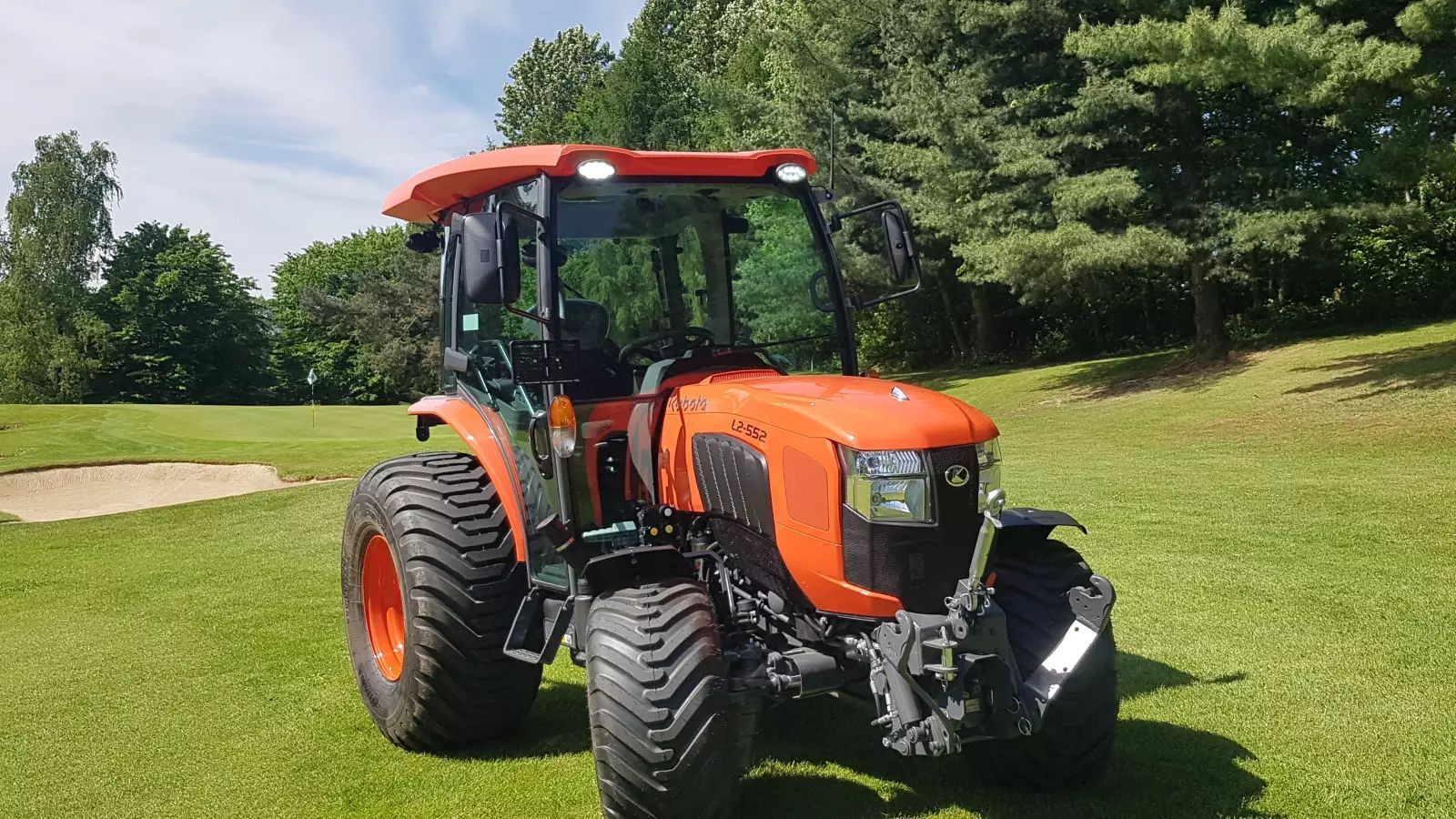 E-FARM: Kubota l2-552 h cab - Τρακτέρ - id M5YTMLD - 48.600 € - Χρονία: 2025 - Μετρητής ωρών: 1,Ισχύς κινητήρα: 55,Γερμανία