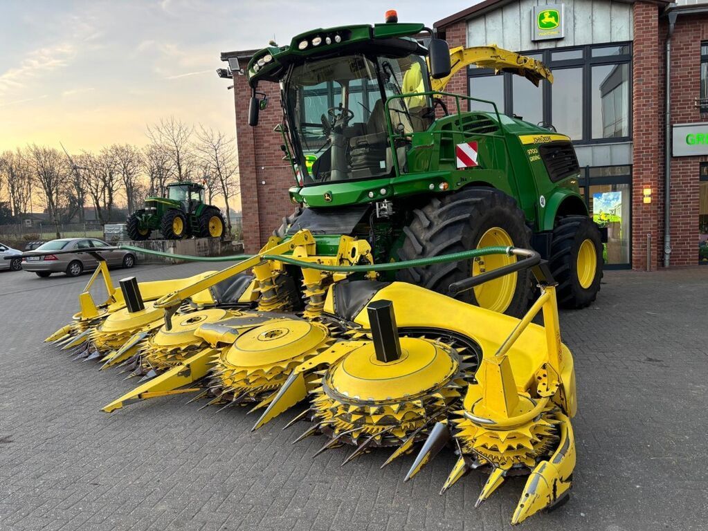 E-FARM: John Deere 9700 - Self propelled forage harvester - id CLCJ2FB - €330,000 - Year of construction: 2019 - Engine hours: 995,Engine power (HP): 770,Germany