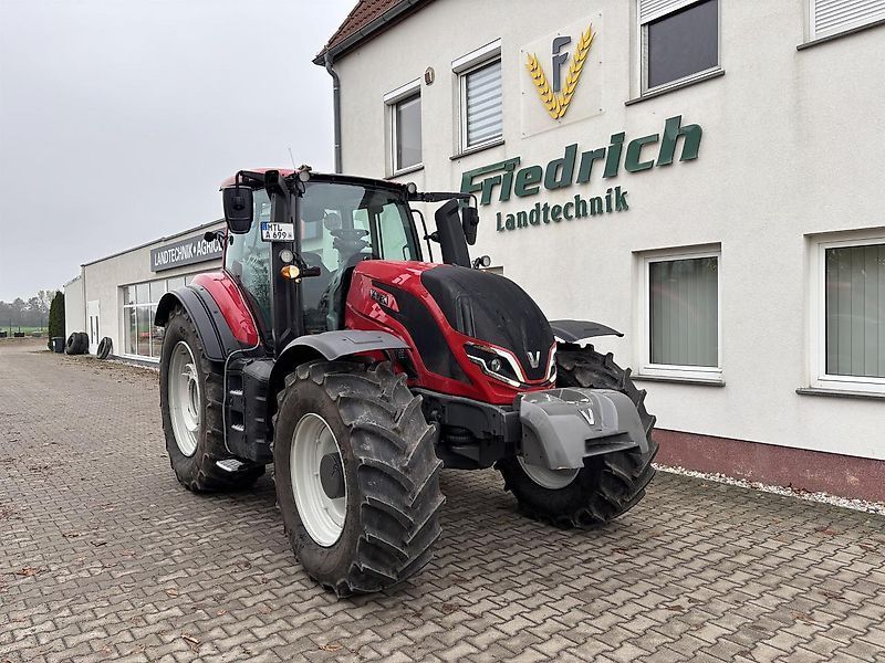E-FARM: Valtra T195 - Tractor - id AWNNK7X - €127,900 - Year of construction: 2024 - Engine hours: 326,Engine power (HP): 194,Germany