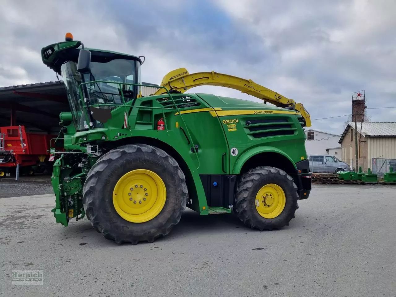 John Deere 8300 Self propelled forage harvester €185,900