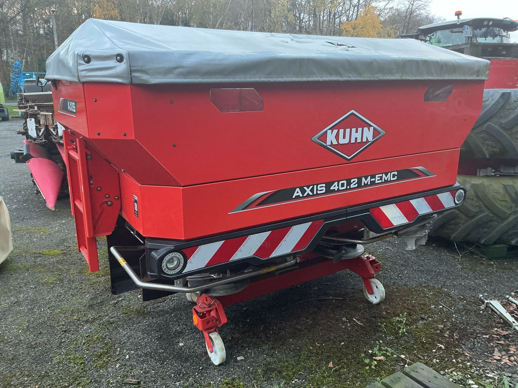 Kuhn distributeur Fertiliser spreader €14,500