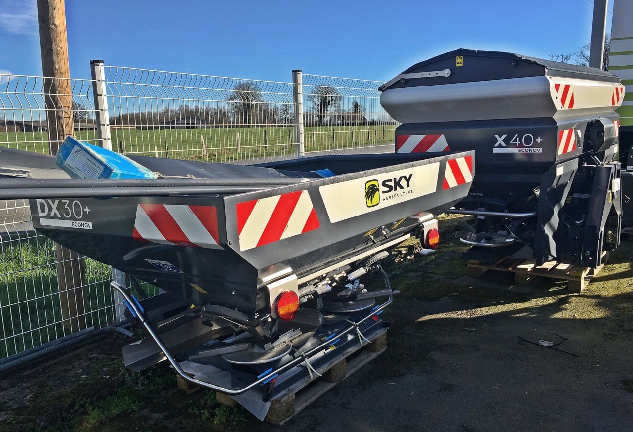 E-FARM: Sky Agriculture dx 30+ econov 18-28 - Rozsiewacz nawozów - id ZJBE45C - 16 700 € - Rok produkcji: 2024 - Francja