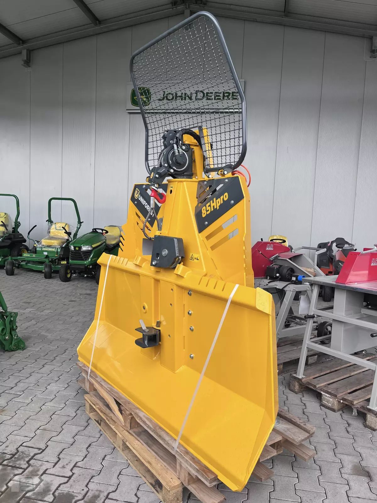 E-FARM: UNIFOREST 85 h pro - Forestry equipment - id 5U1XPYN - €10,412 - Year of construction: 2023 - Germany