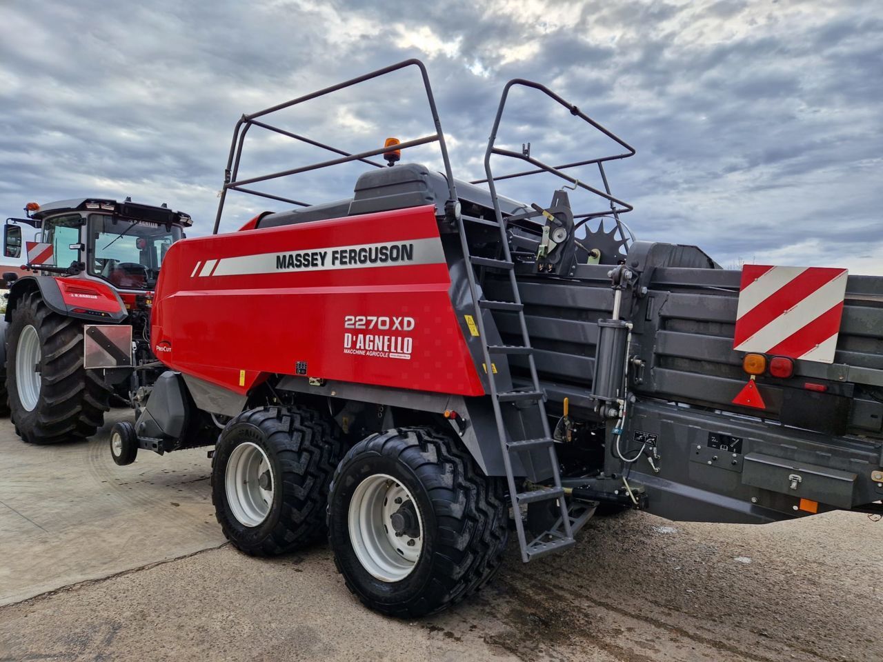 E-FARM: Massey Ferguson 2270 xd - Empacadora - id MHMEJA7 - 120.000 € - Año: 2021 - Las balas producidas: 39.574,Italia