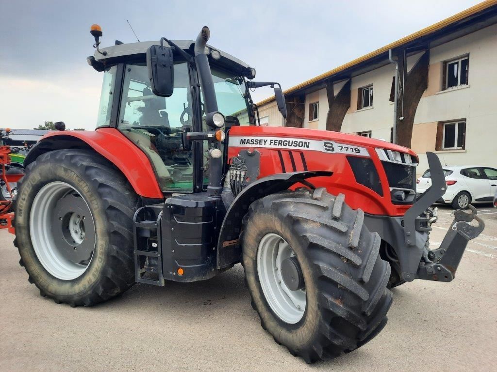 Massey Ferguson 7719S Traktor 106 000 €
