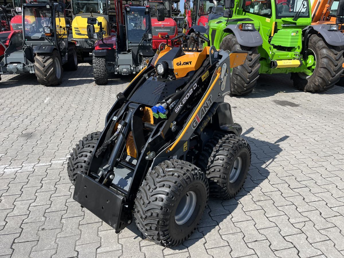 E-FARM: Giant sk 202d neuwertig inkl. schaufel & pg - Ładowarka kołowa - id VC8L7DC - 21 239 € - Rok produkcji: 2023 - Motogodziny: 12,Moc silnika: 21,Austria