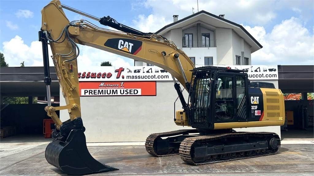 E-FARM: Caterpillar 323 fln - Lánctalpas kotrógép - id HRV5JRG - 118 000 EUR - Gyártási év: 2019 - Olaszország