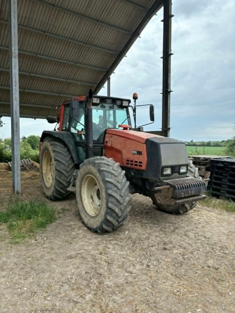 Valtra 8150 Трактор 15 500 €
