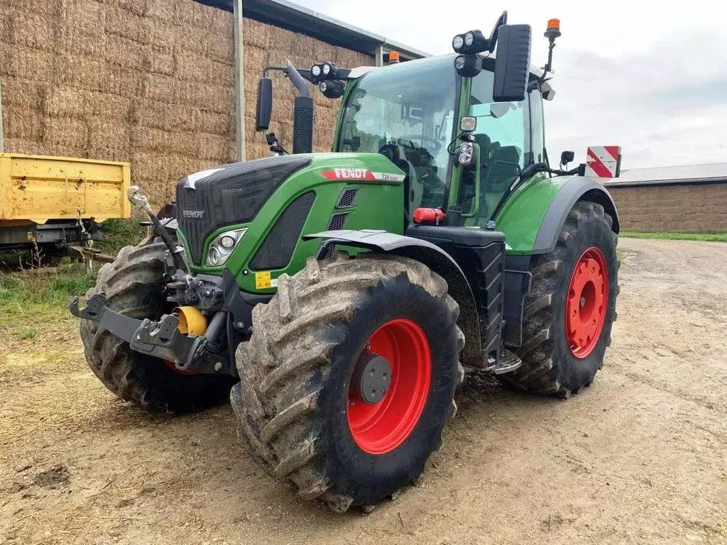 E-FARM: Fendt 724 Vario - Traktor - id PJBXXIW - 155 000 € - Motogodziny: 2600 - Moc silnika: 240,Niderlandy