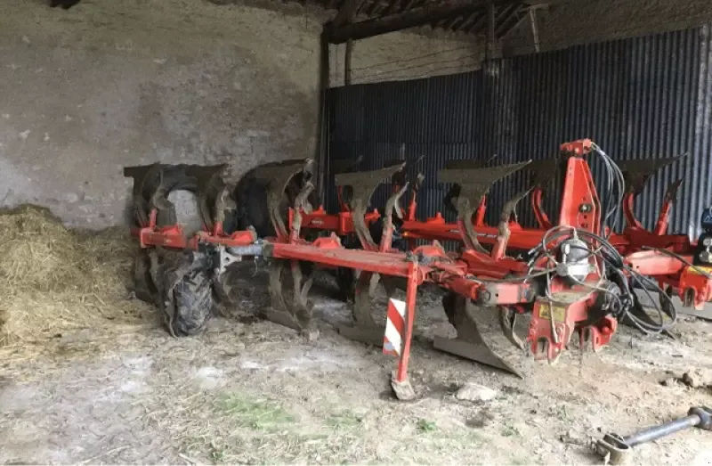 E-FARM: Kuhn vari-m 121 - Pflug - id HHKKIR2 - 10.500 € - Baujahr: 2002 - Frankreich