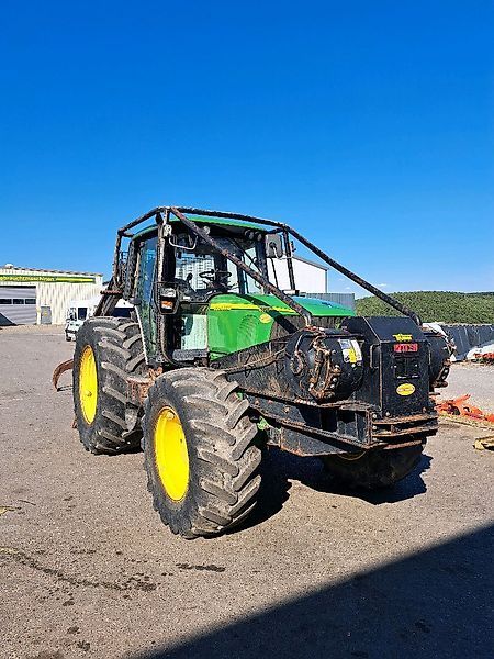 E-FARM: John Deere 6520 Premium - Tractor - id UFYKTMA - €55,000 - Year of construction: 2003 - Engine hours: 16,150,Engine power (HP): 115,Germany