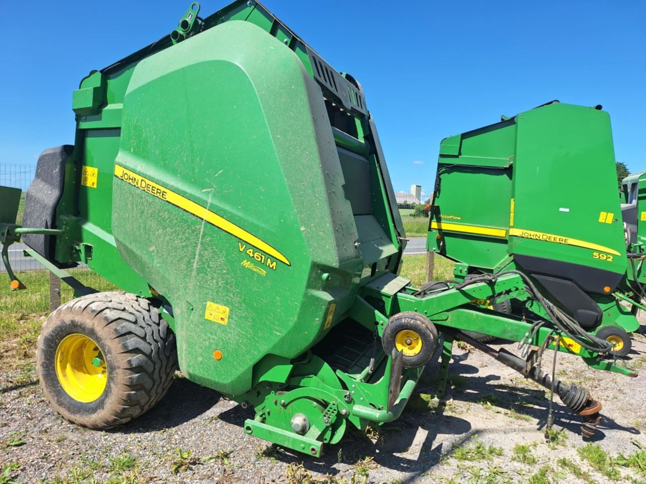 E-FARM: John Deere V461M - Ballenpresse - id EIYN3HE - 28.000 € - Baujahr: 2020 - Ballenanzahl: 12.500,Frankreich