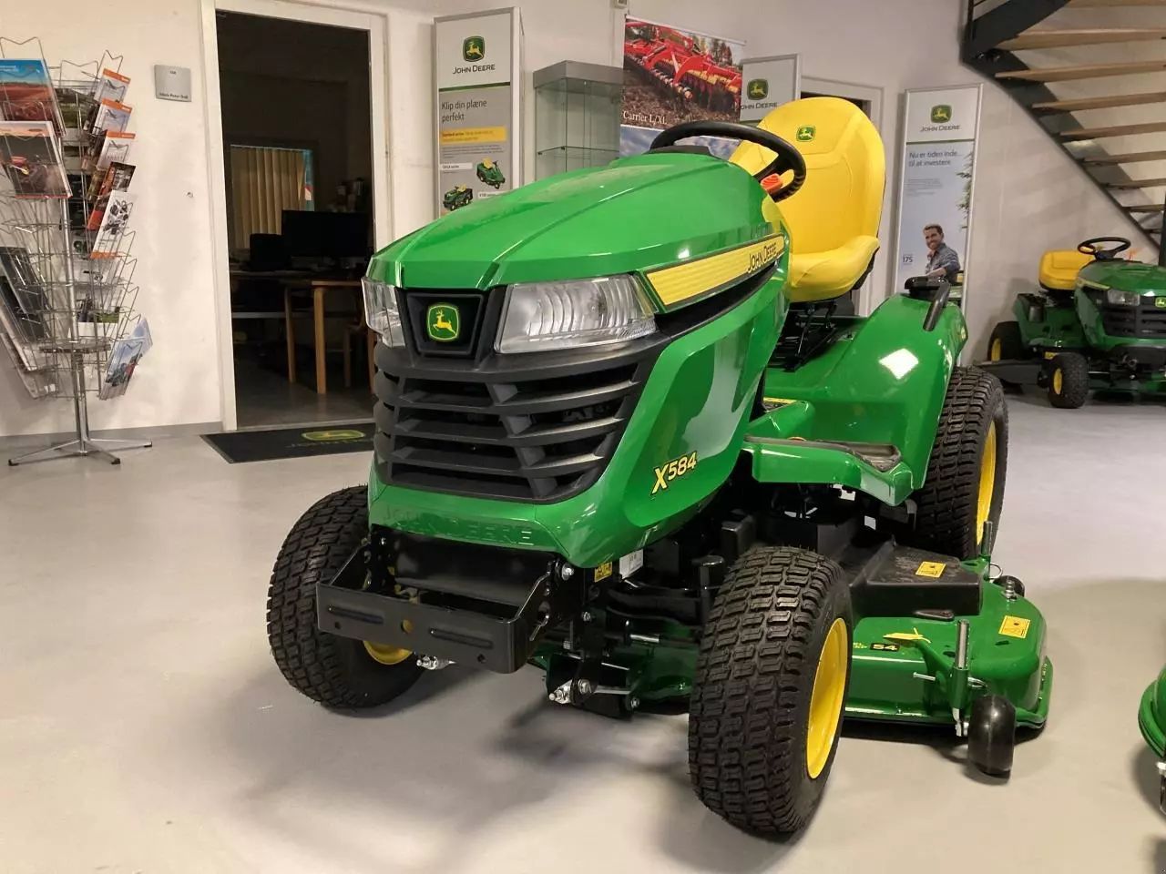 E-FARM: John Deere X584 - Tondeuse - id PLX2YQM - 9 575 € - Année: 2023 - Danemark