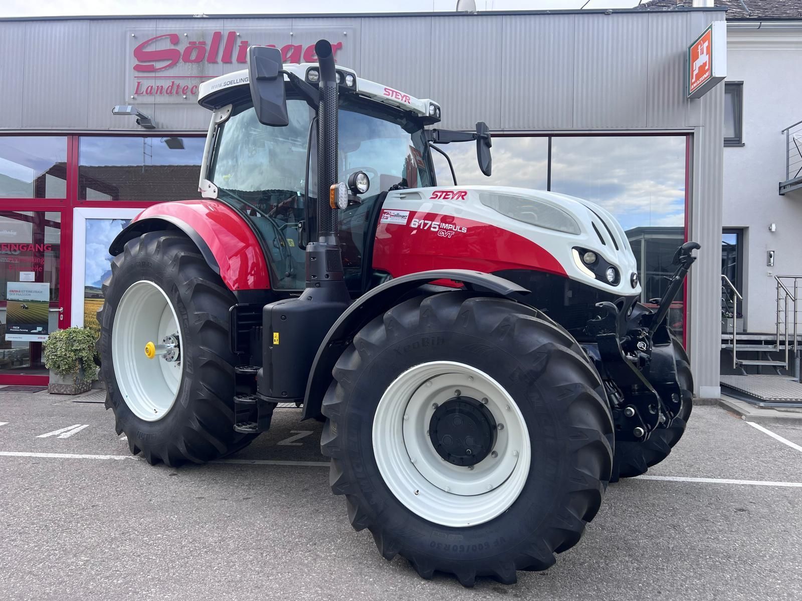 Steyr Impuls 6175 CVT Tractor €140,000
