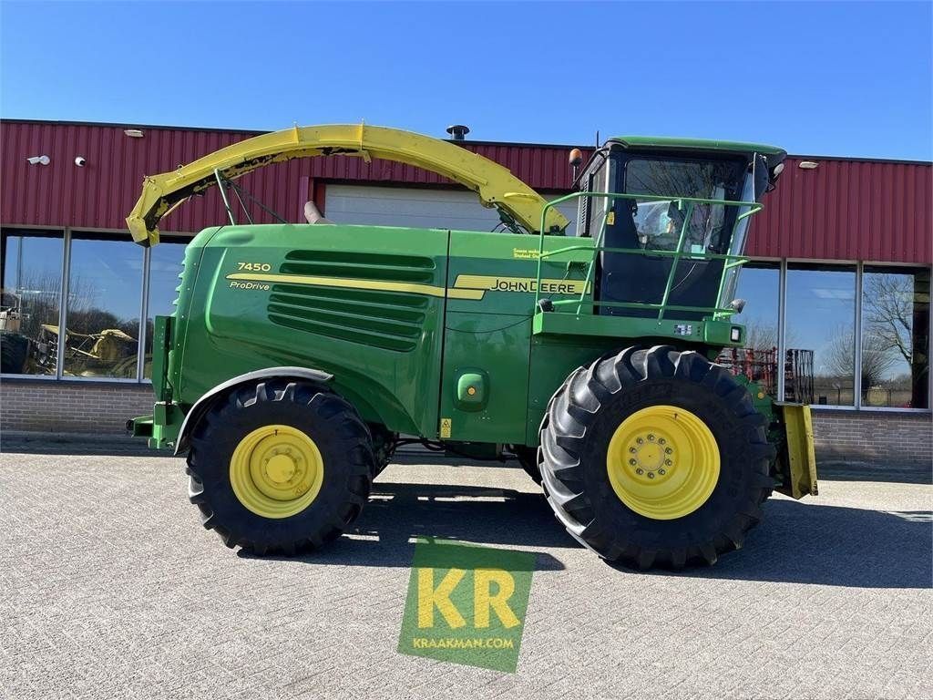 E-FARM: John Deere 7450 - Ensileuse automotrice - id FZYBGIU - Année: 2009 - Lecture du nombre d'heure: 5 194,Pays-Bas