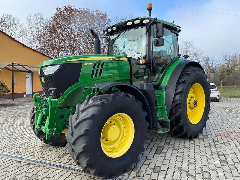 E-FARM: John Deere 6215 R - Tracteur - id XJIFJSH - Année: 2015 - Lecture du nombre d'heure: 4 977,Hongrie