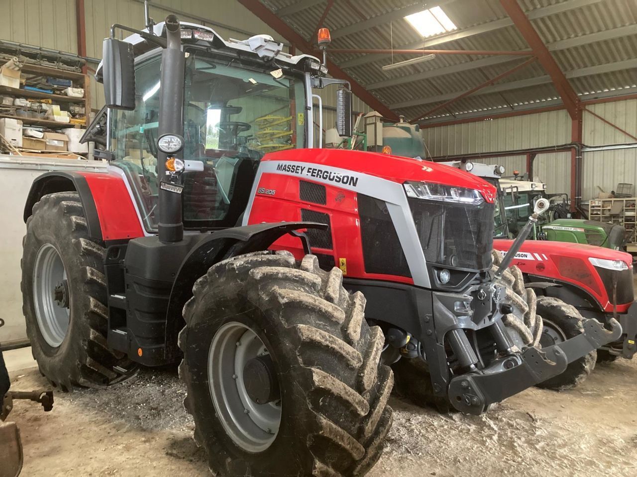 Massey Ferguson 8S.205 Traktor 153.000 €