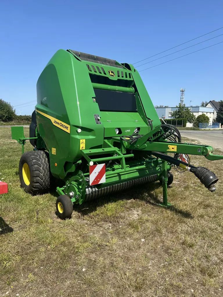 E-FARM: John Deere V451M - Πρέσσα - id NMJ1LHA - 39.000 € - Χρονία: 2024 - Γαλλία