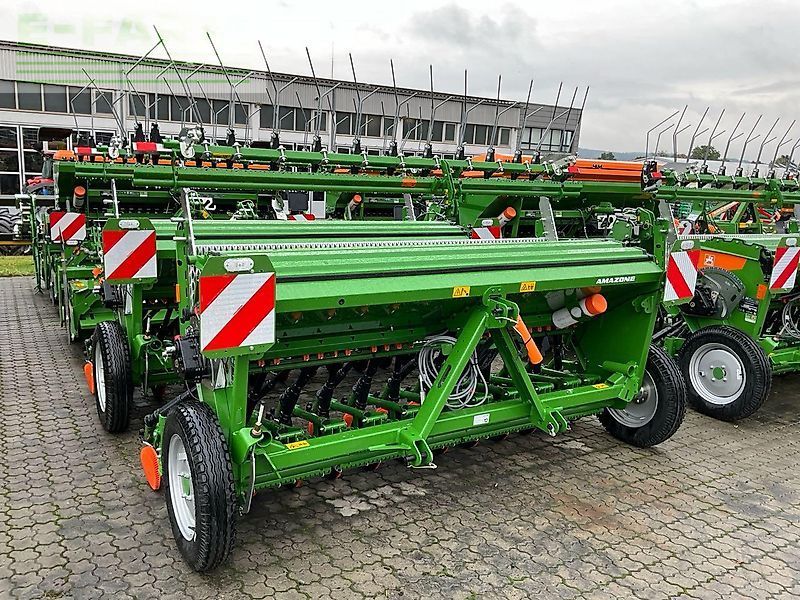 E-FARM: Amazone d9 3000 special - Siewnik rzędowy/agregat uprawowo-siewny - id PY2VGGQ - 13 866 € - Rok produkcji: 2024 - Niemcy