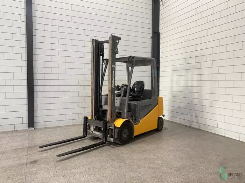 JUNGHEINRICH efg 425k Carrello elevatore 7.950 €