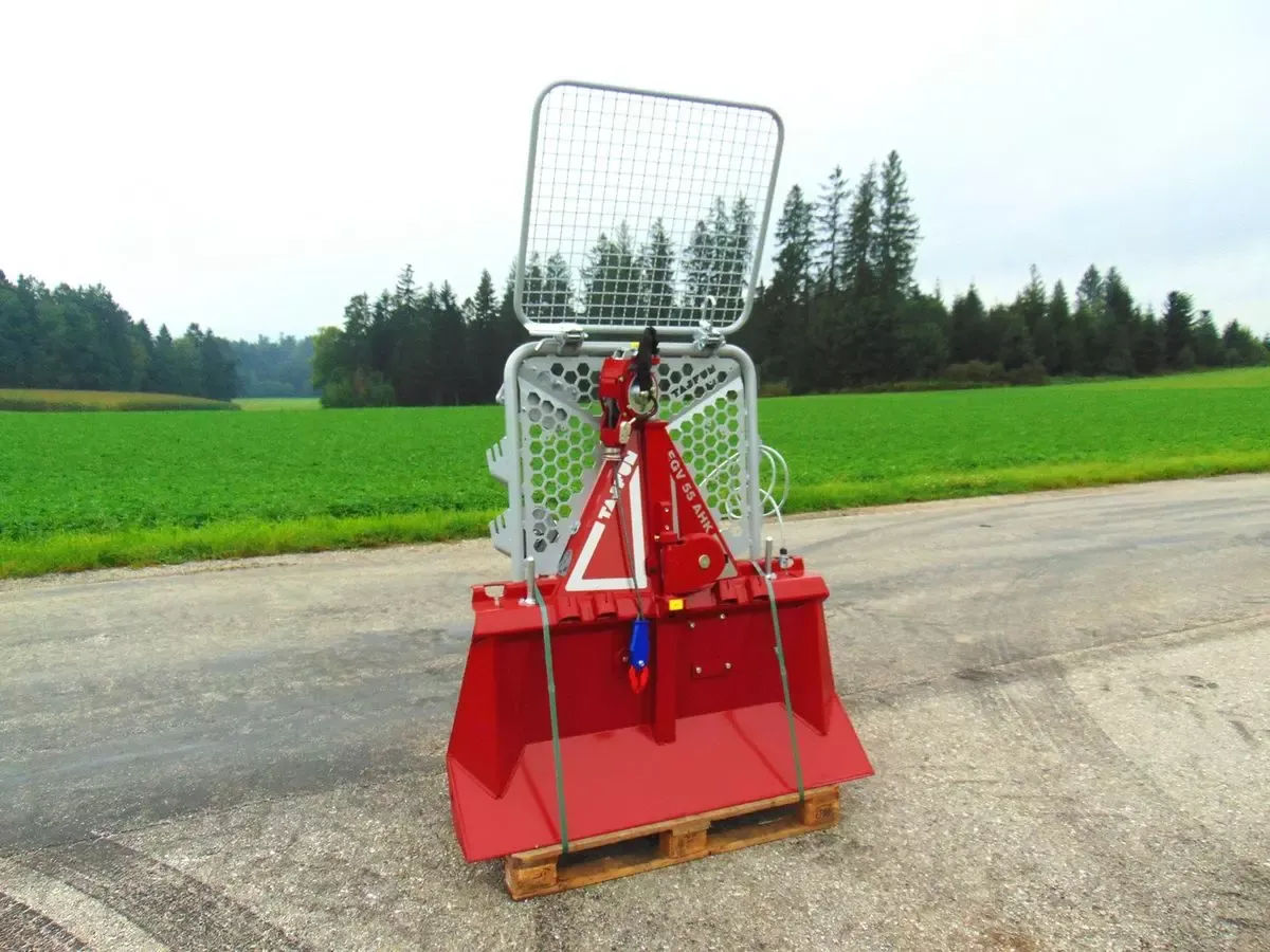 E-FARM: Tajfun egv 55 ahk sg - Equipos forestales - id EIC7ZCJ - 6792 € - Año: 2023 - Austria