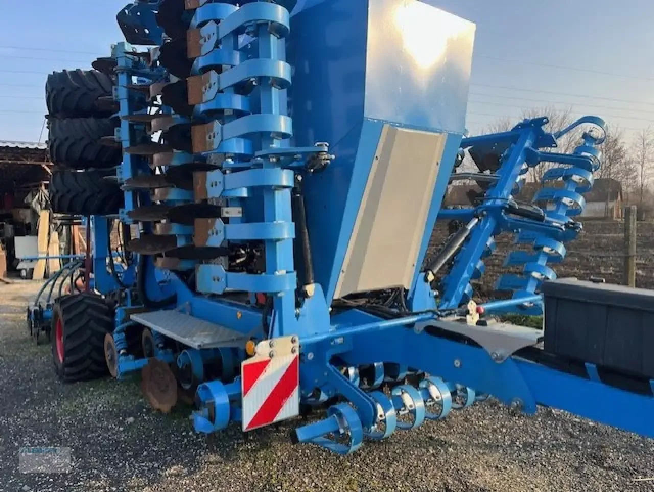 E-FARM: Lemken Solitair DT/600 - Kombi-såmaskine - id ELWJMSH - 98.990 € - Produktionsår: 2023 - Ungarn