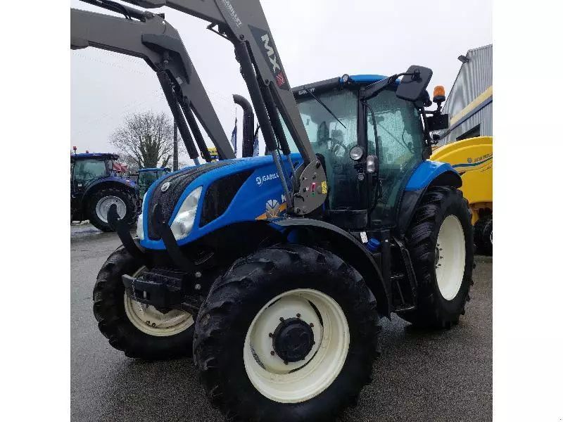 E-FARM: New Holland T6.145 - Tractor - id 4NV2UXU - €55,000 - Year of construction: 2019 - Engine hours: 5,197,Engine power (HP): 125,France