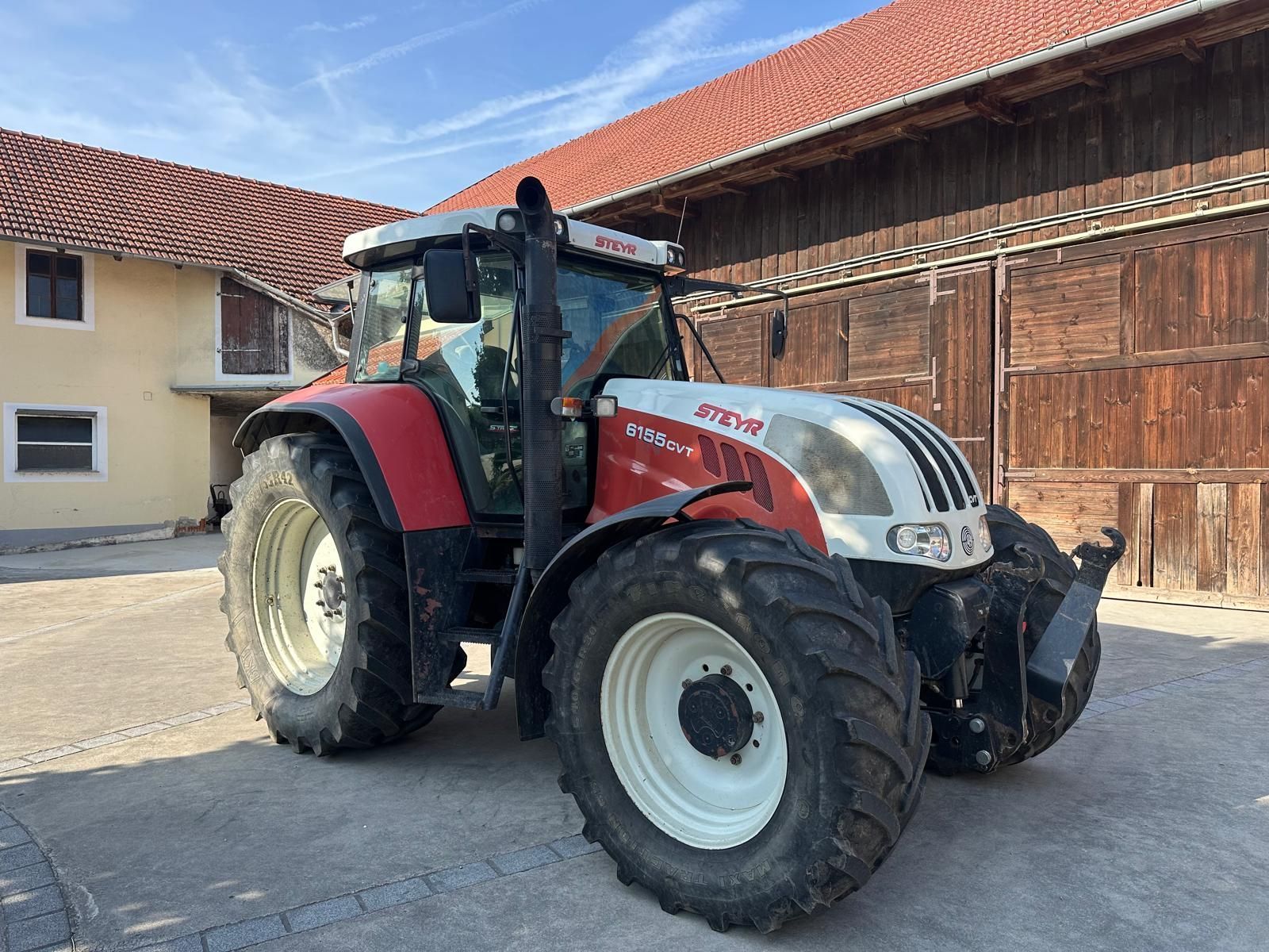 E-FARM: Steyr CVT 6155 - Tracteur - id 8SAAJ7M - 48 586 € - Année: 2004 - Lecture du nombre d'heure: 8 500,Puissance du moteur (chevaux): 156,Autriche