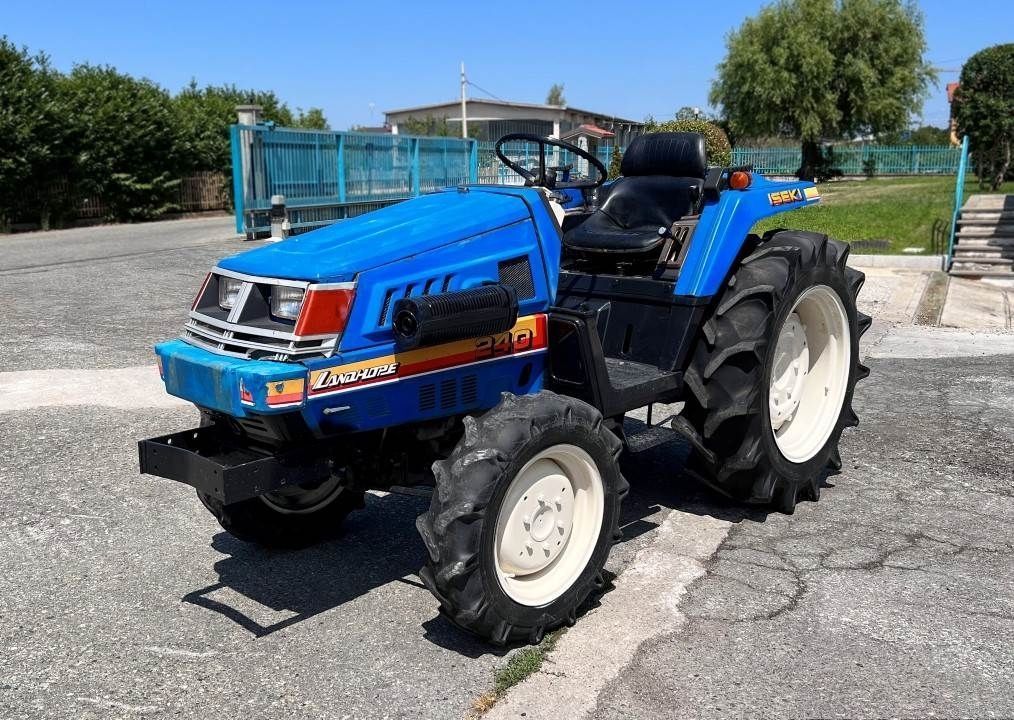 E-FARM: Iseki 240 4x4 - Municipal equipment - id ZNEHIFN - €7,000 - Year of construction: 1993 - Italy