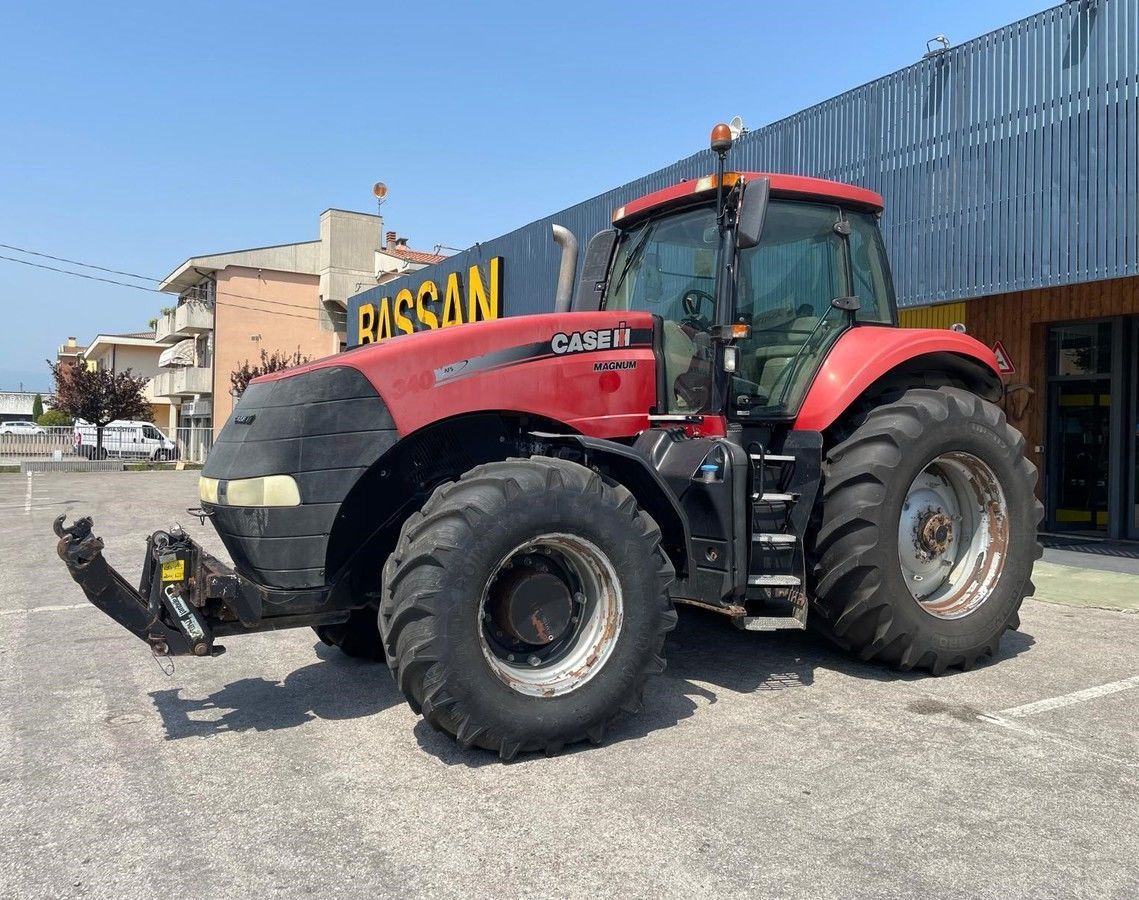 E-FARM: Case IH Magnum 340 - Tractor - id JMJBDCP - 60.000 EUR - Anul: 2011 - Muterea motorului: 374,Italia