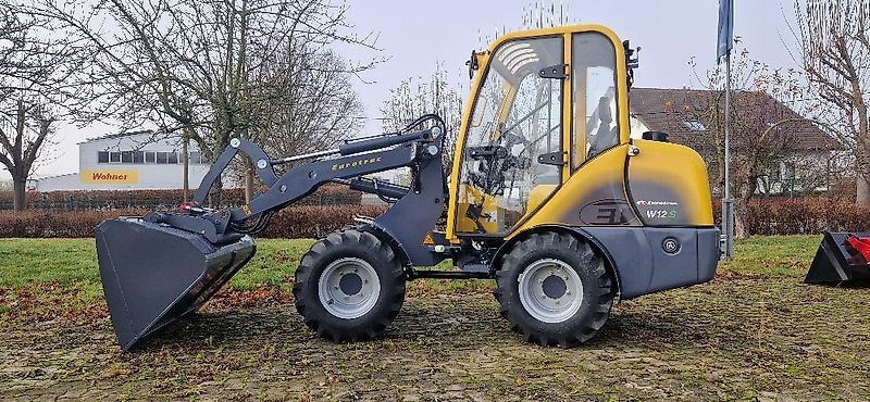 Eurotrac w12s 26 ps eurotrac hoflader kabine 2,55 m arm, euro-aufnahme schneeschild 2,00m 3.&4. steuerkreis doppelspeed breitreifen rückfahrkamera radio Cargadora de dirección deslizante 26.890 €