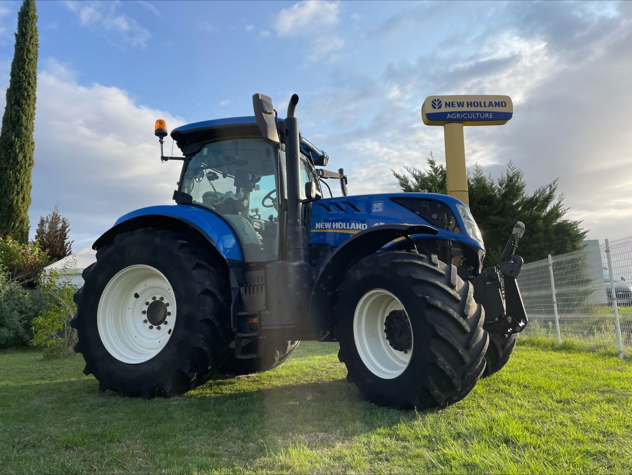 E-FARM: New Holland T7.230 - Tractor - id FH9K96Z - €87,000 - Year of construction: 2020 - Engine hours: 3,098,Engine power (HP): 230,France