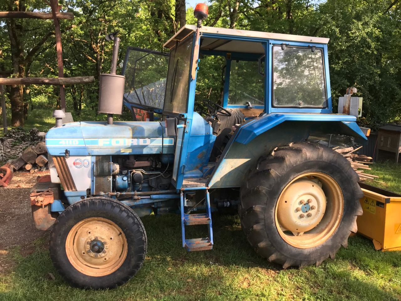 E-FARM: Ford 4110 - Trattore - id L7FEWPR - Anno di costruzione: 1982 - Ore: 8.000,Potenza del motore: 54,Francia