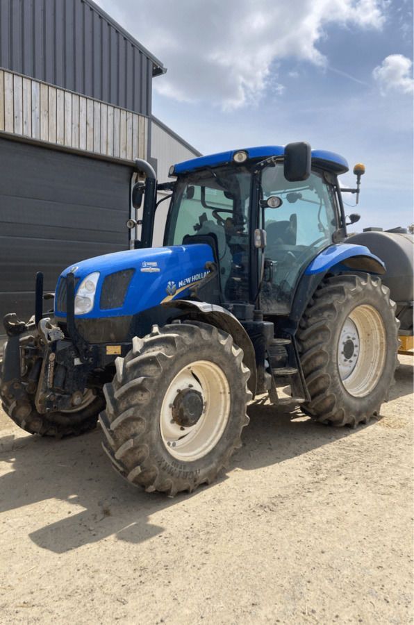 E-FARM: New Holland T6.140 - Traktor - id 8IQKQXI - 37.000 € - Baujahr: 2015 - Abgelesene Motorstunden: 6.283,Frankreich