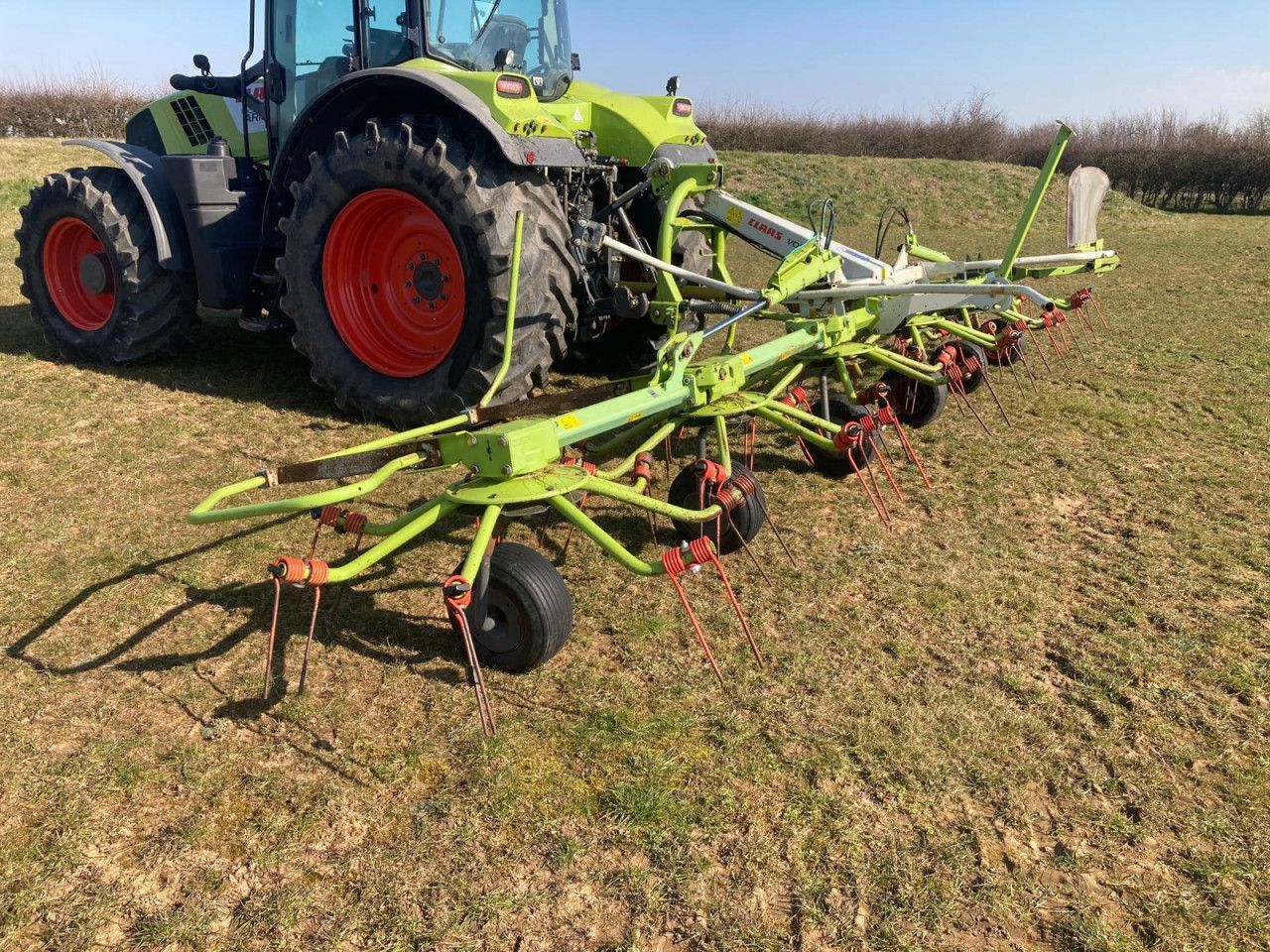 E-FARM: Claas Volto 800 - Faneuse - id HDZCVJ4 - 6 905 € - Année: 2014 - Royaume-Uni