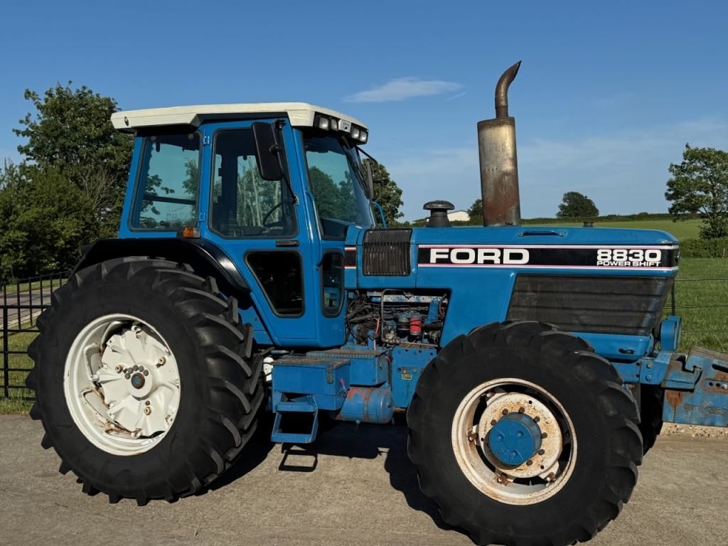 Ford 8830 super-q Tractor
