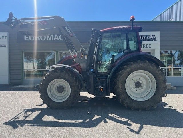 Valtra N 135 Tractor €84,000