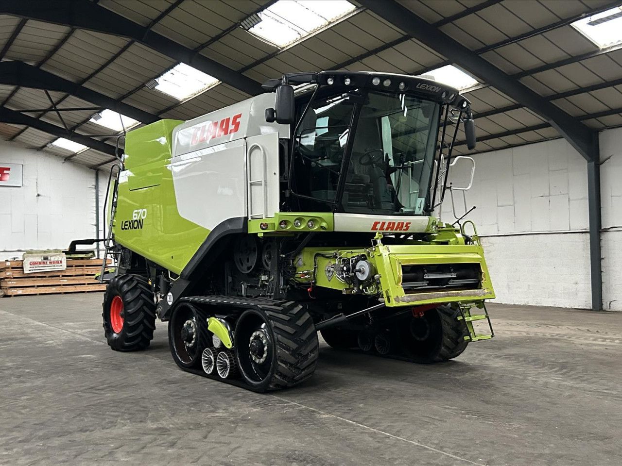 E-FARM: Claas Lexion 770 - Mejetærsker - id W8D5NIA - 162.271 € - Produktionsår: 2016 - Motortimer: 2.786,Motoreffekt (HP): 448,67,Storbritanien