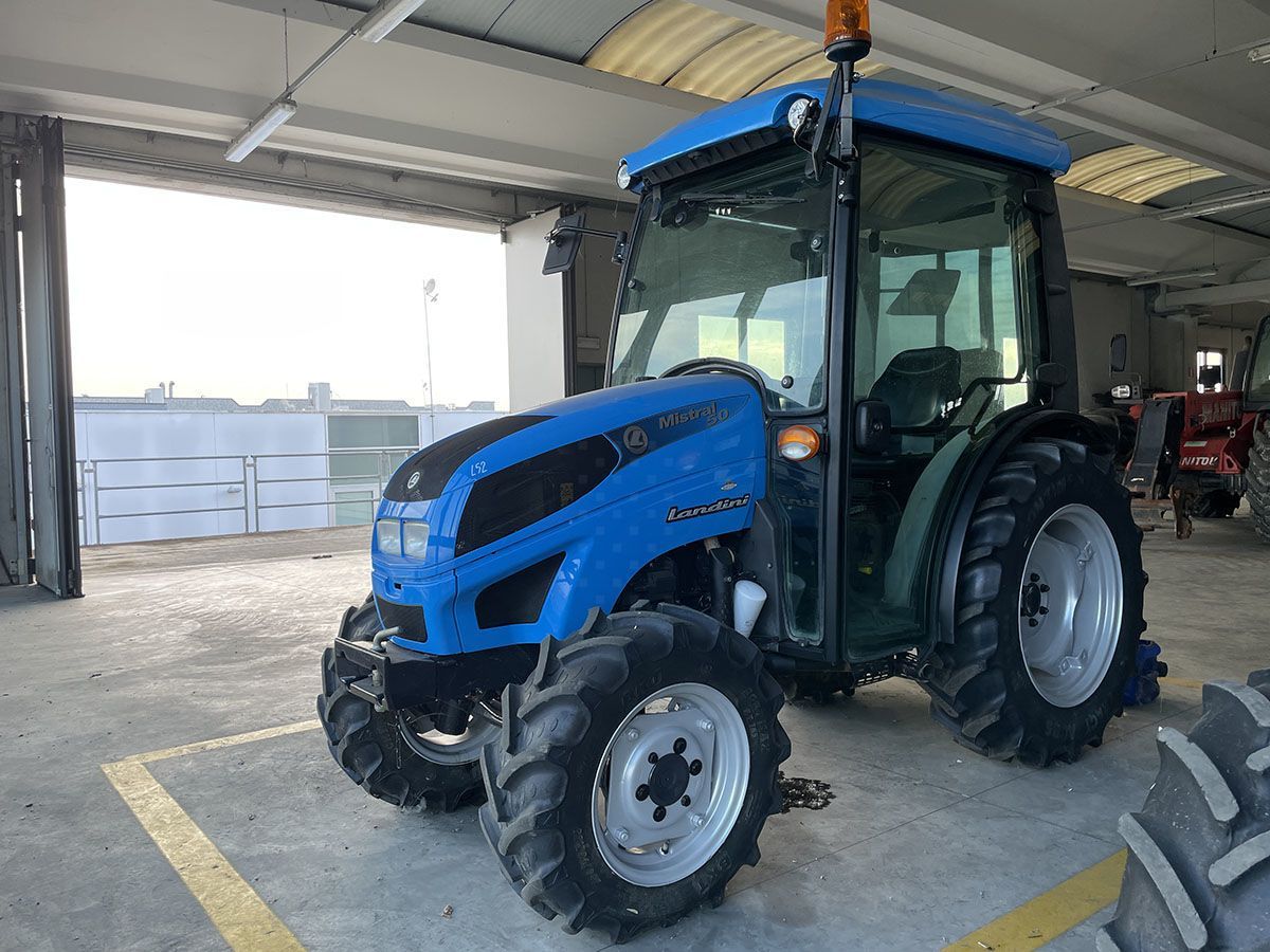 E-FARM: Landini Mistral 50 - Traktori - id JMMTQQ5 - 19 850 € - Godina proizvodnje: 2012 - Radni sati motora: 4.614,Snaga motora (KS): 50,Italija